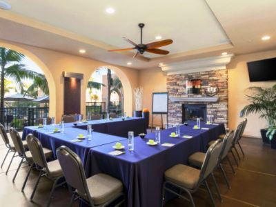 Hotel Courtyard Airport/liberty Station 3*